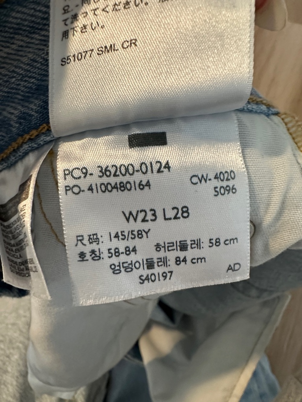 Levi’s 501 Cropped Jeans - Picture 4 of 5